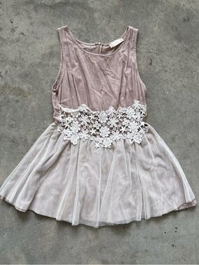 Altar'd State Mauve and White Lace Peplum Tank